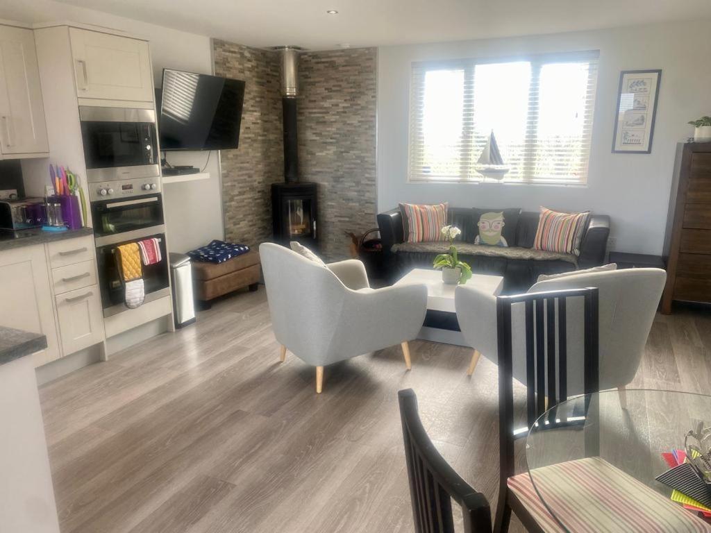 2 Bedroom Cottage Sleeps 4 With Hot-Tub, & Shared Pool Use Sennen Exterior foto