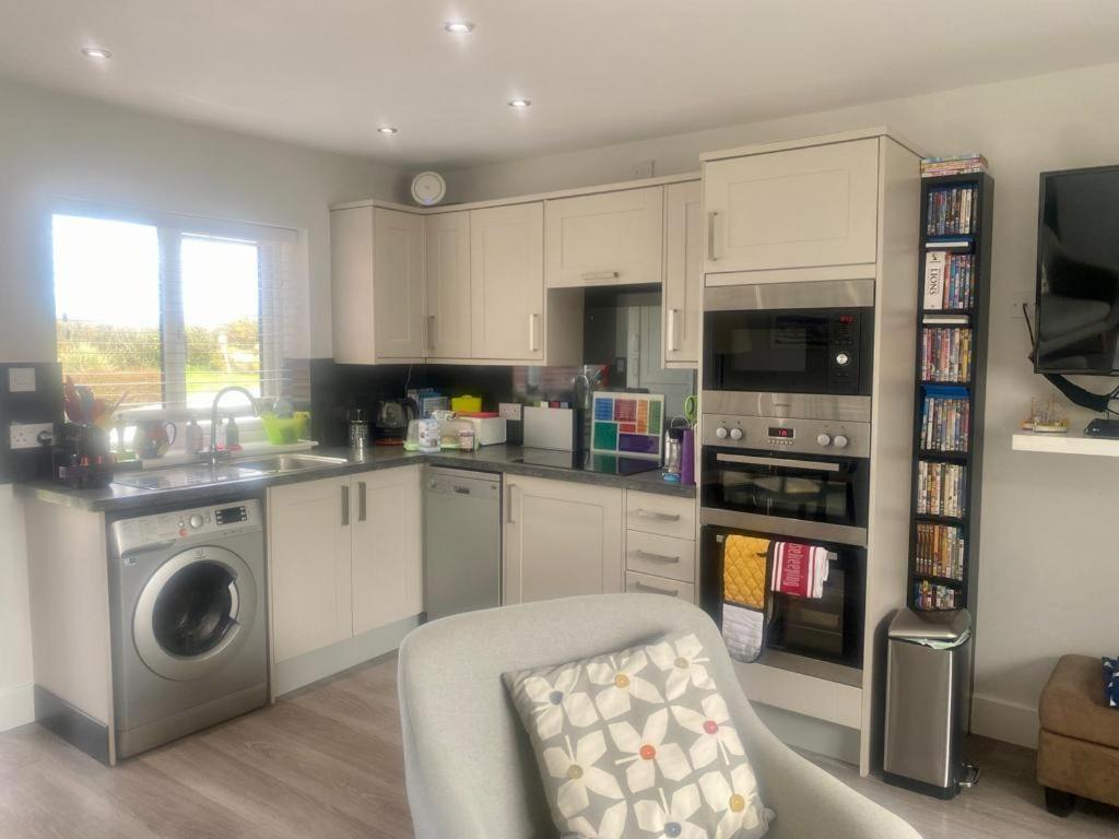 2 Bedroom Cottage Sleeps 4 With Hot-Tub, & Shared Pool Use Sennen Exterior foto